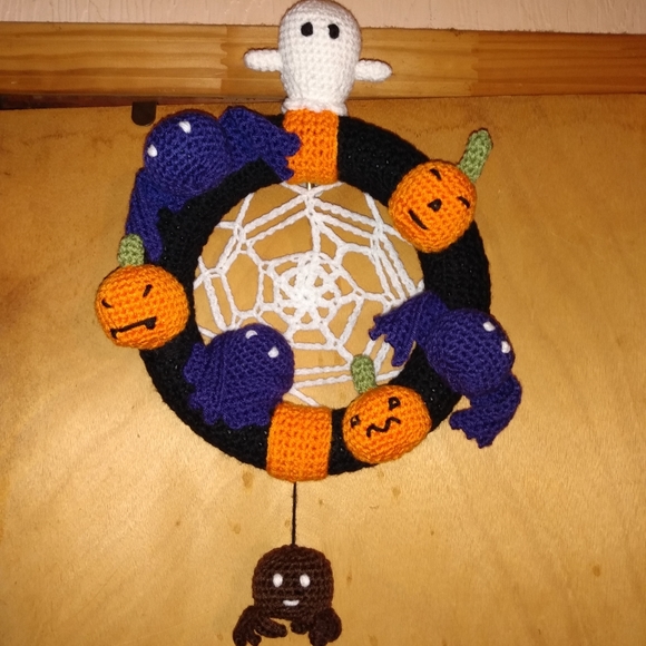 NEW Halloween Wreath Pumpkins Ghost Crochet HAND CRAFTED! - Picture 1 of 2